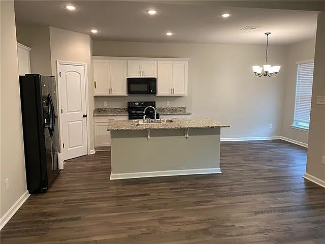 39071 Fairfield Dr — Photo 2