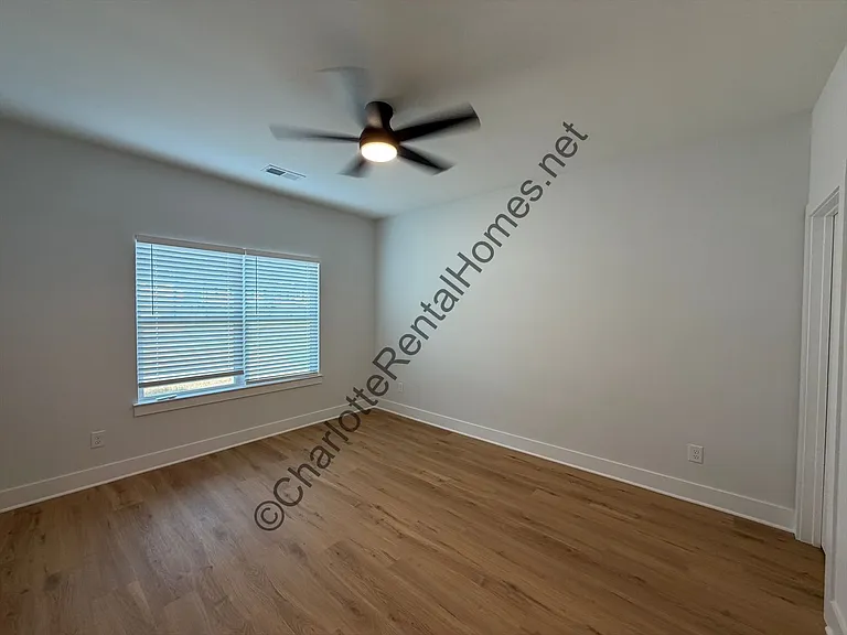 2144 Hartford Dr — Photo 11