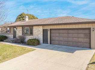 1316 Mulberry Ln, Neenah, WI 54956