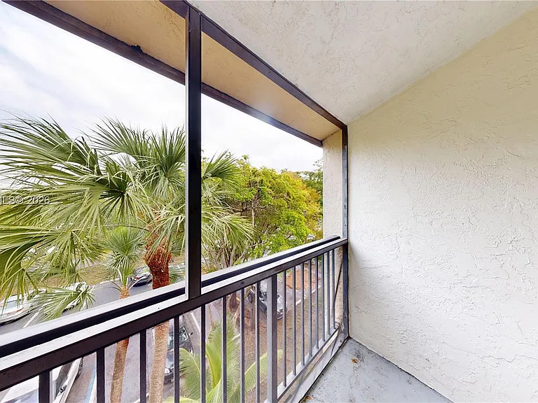 14201 N Kendall Dr #401D — Photo 13