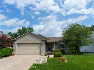 1303 Edgebrook Dr, Howell, MI 48843