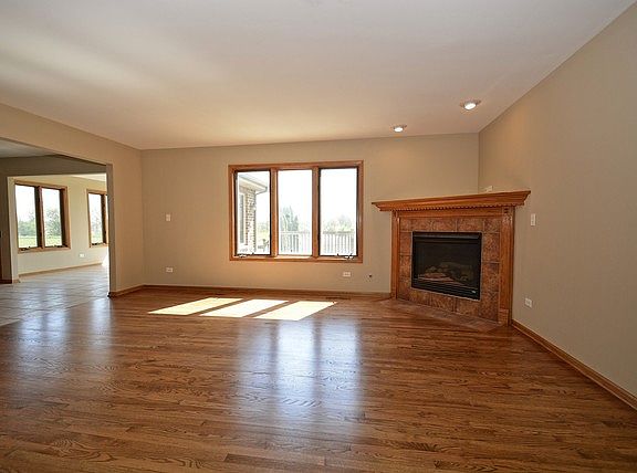 5th image of 221 Grafton Pl