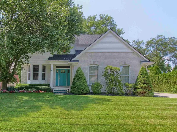 39291 Worthington Ct, Harrison Township, MI 48045