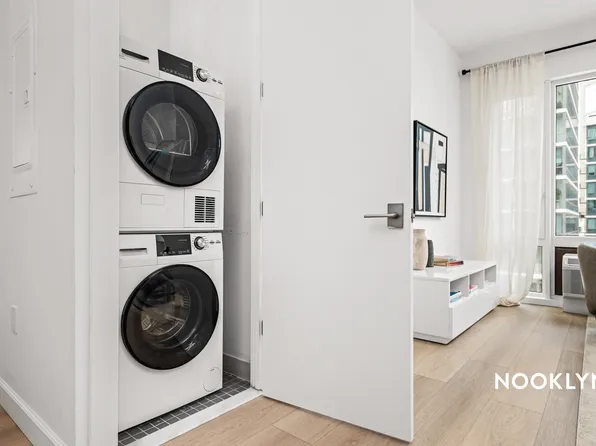 26-04 Jackson Avenue image 6 of 42