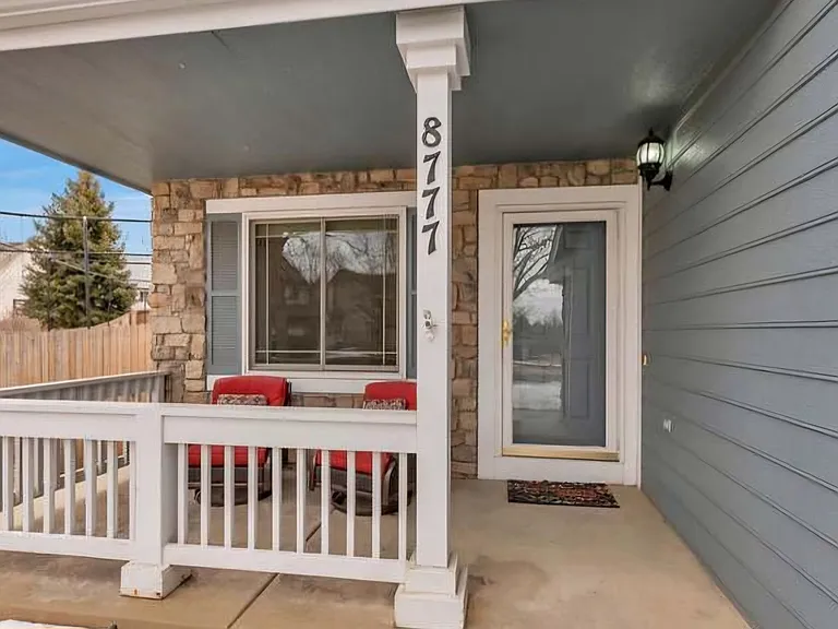 8777 S Dover Ct — Photo 2
