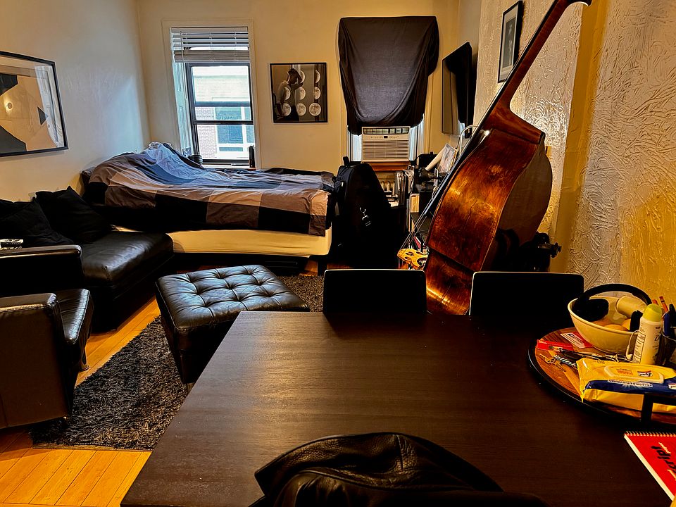 2nd image of 140 W 15th St #E1