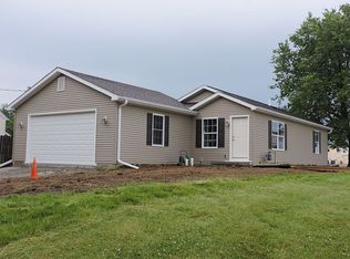 910 1st St N, Newton, IA 50208