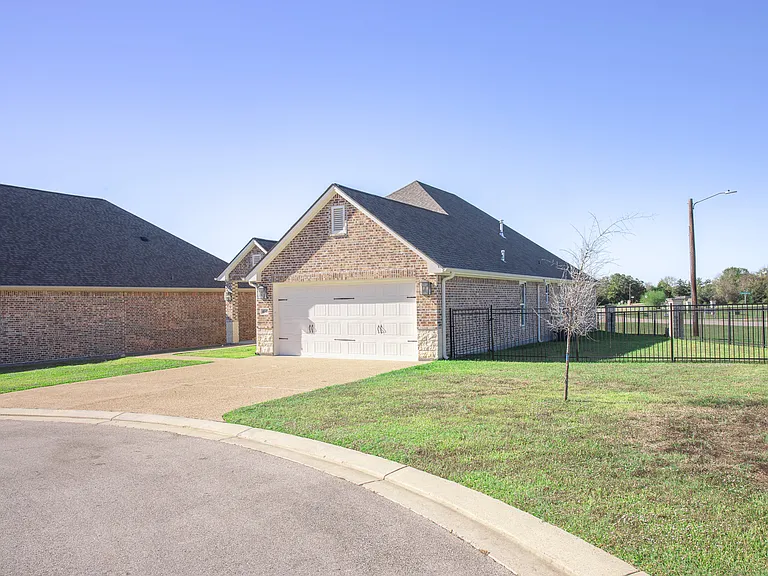4648 S Stonecrest Ct — Photo 33