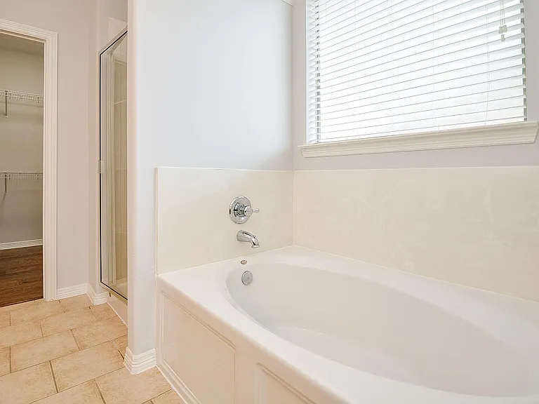 3911 Fallsbrook Ct — Photo 14