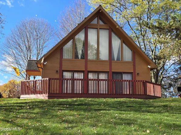 10 Ridgecrest Way, Hampton, NY 12887