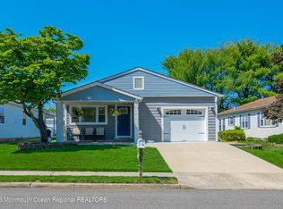 21 Virgin Islands Dr, Toms River, NJ 08757