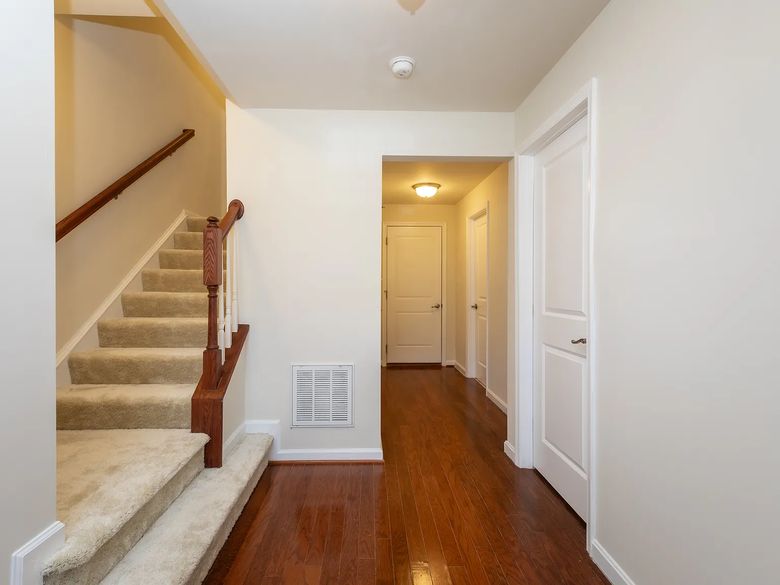 5 bed, 4.5 bath, 2694 sqft, $1,090 — Photo 3