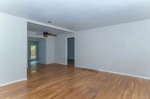 402 Blakeley Dr — Photo 4