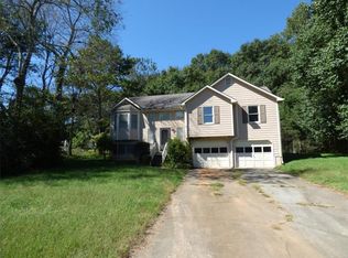 20 Engineer Ln, Cartersville, GA 30120