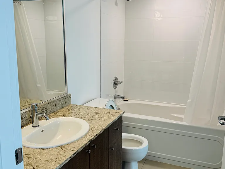 610 Granville St #4 — Photo 8