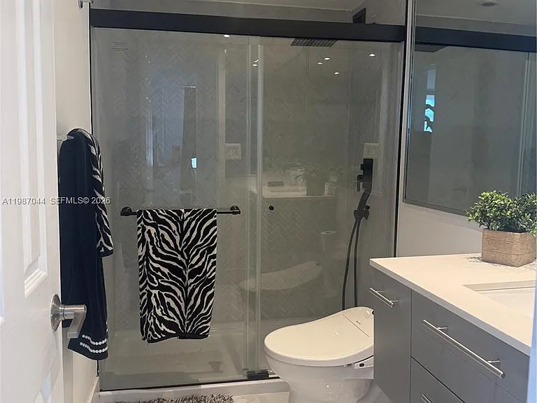 5555 Collins Ave #8R — Photo 26