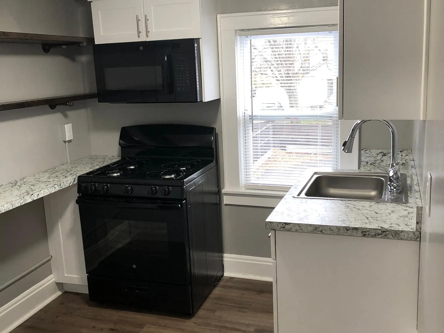 100 Arnett Ave — Photo 2