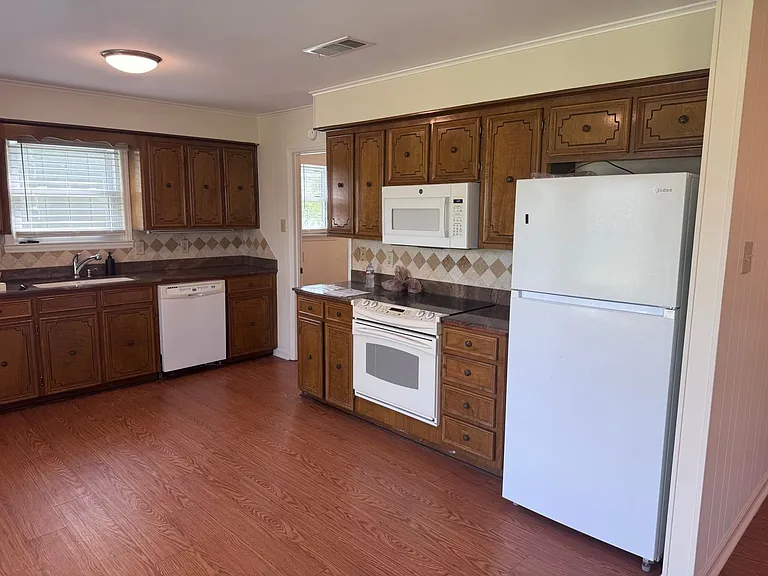 1115 Briar Creek Rd — Photo 21