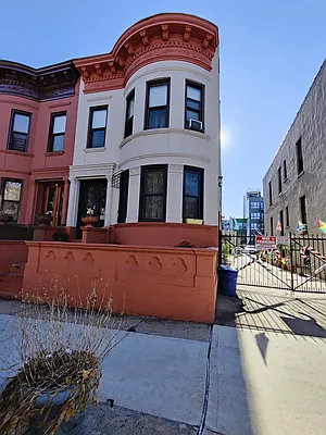 Rented by Signature Property Realty | media 18