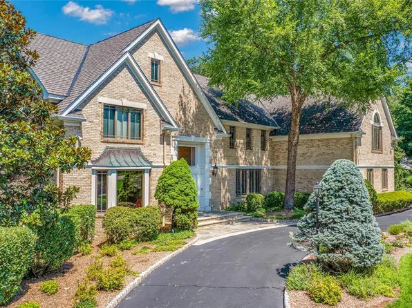 837 Apple Ridge Rd, Franklin Lakes, NJ 07417