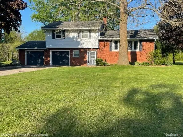 2937 Lorraine St, Marlette, MI 48453