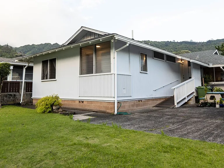 3360 Pakanu St — Photo 22