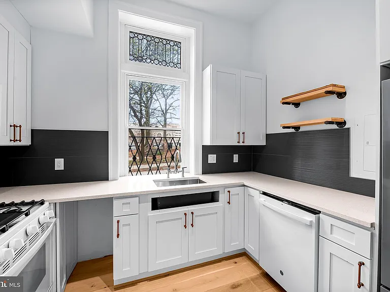 1200 Bolton St — Photo 11