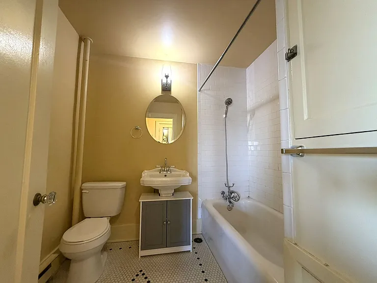 Belmont - 13 Unit — Photo 11