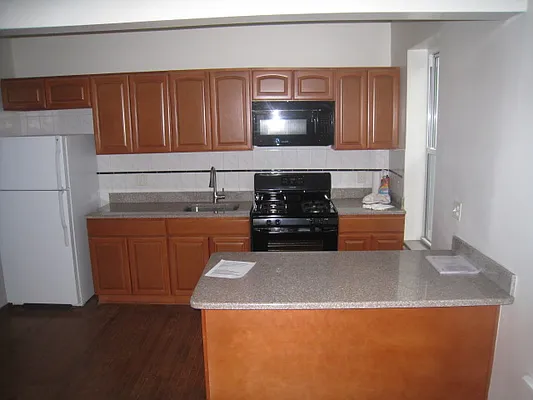 Rented by Alexiou Realty | media 1