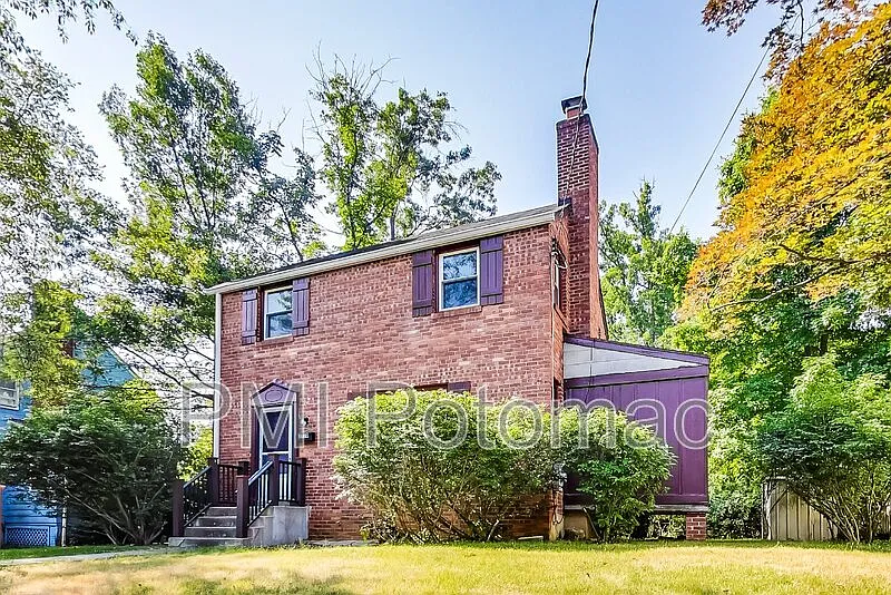 3 bed, 1.0 bath, 1144 sqft, $2,900 — Photo 3