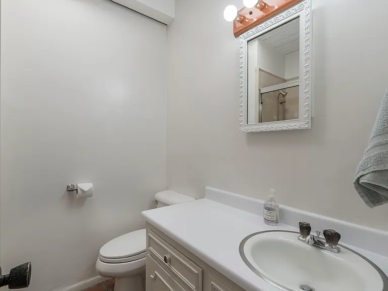 Bathroom En Suite to Bedroom 3