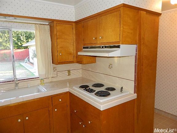 Open kitchen w/ view.