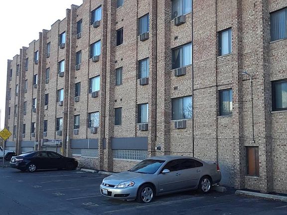 5th image of 5348 N Cumberland Ave APT 400-2
