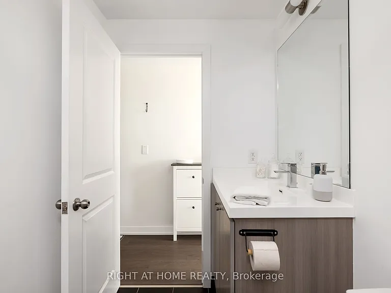 105 George St E #1912 — Photo 19