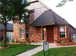 2116 Briarcliff Dr, Moore, OK 73170