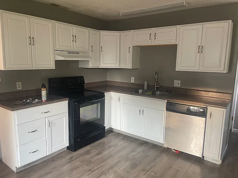710 Van Buren St — Photo 3