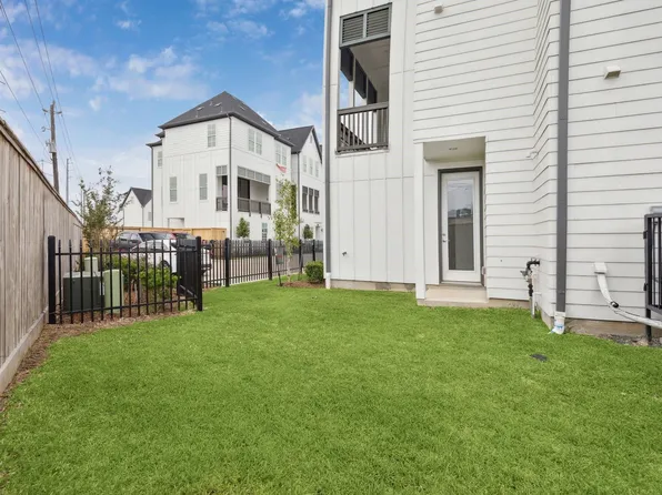 1004 Golden Nectar Ln, Houston, TX 77008