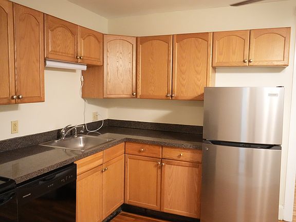 2nd image of 1200 Cambridge St #2