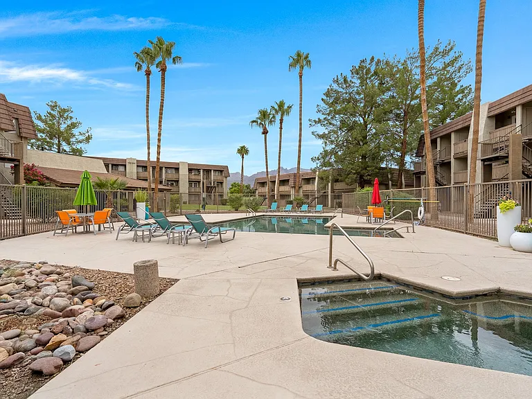Verde Apartments — Photo 17
