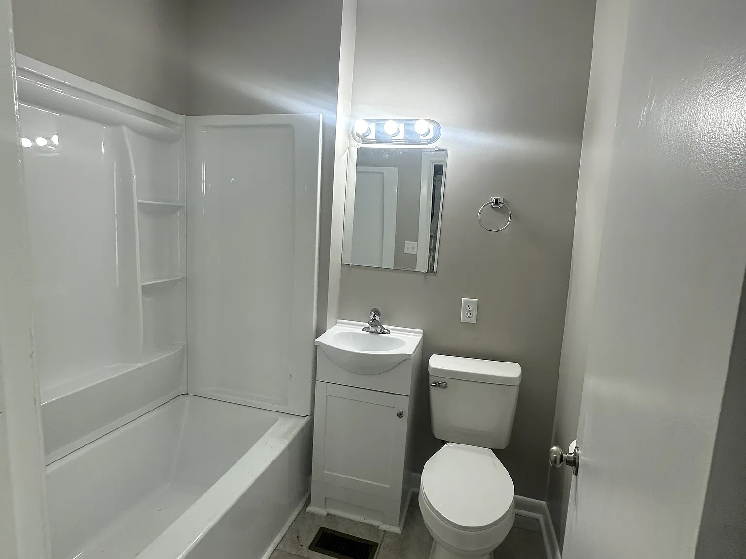 3 bed, 1176 sqft, $1,500 — Photo 4
