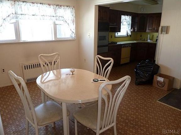Breakfast area off kitchen