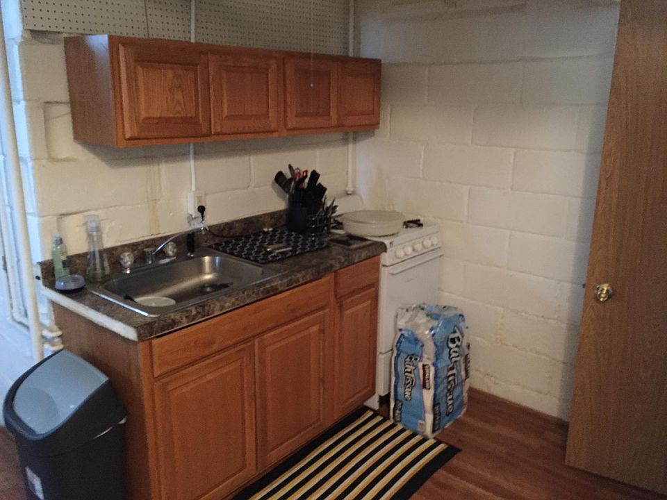 304 E Davenport St APT 1, Iowa City, IA 52245 | Zillow