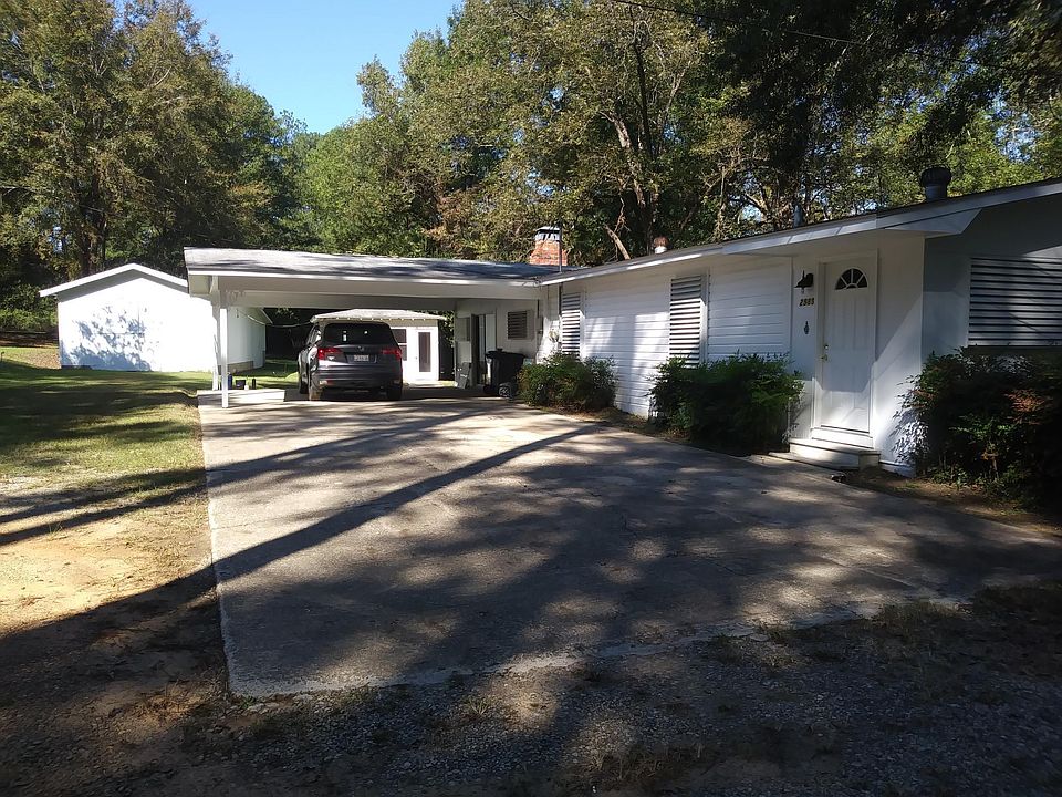 Single family home at 2989 Grant Rd. Garage bldg to the left is not for rent.