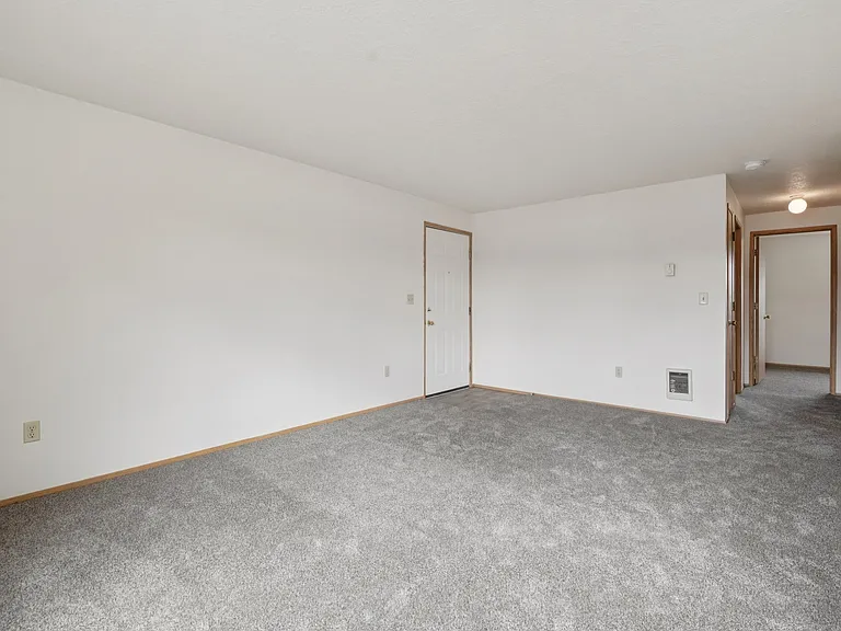 Stonehedge Court Apartments — Photo 29