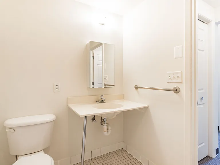 Medford Landing Apartments — Photo 17