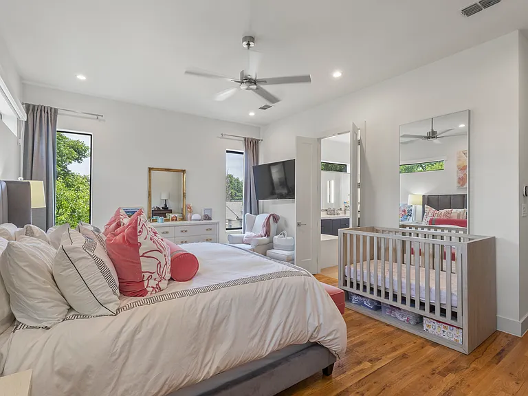 2335 Kirby St — Photo 13