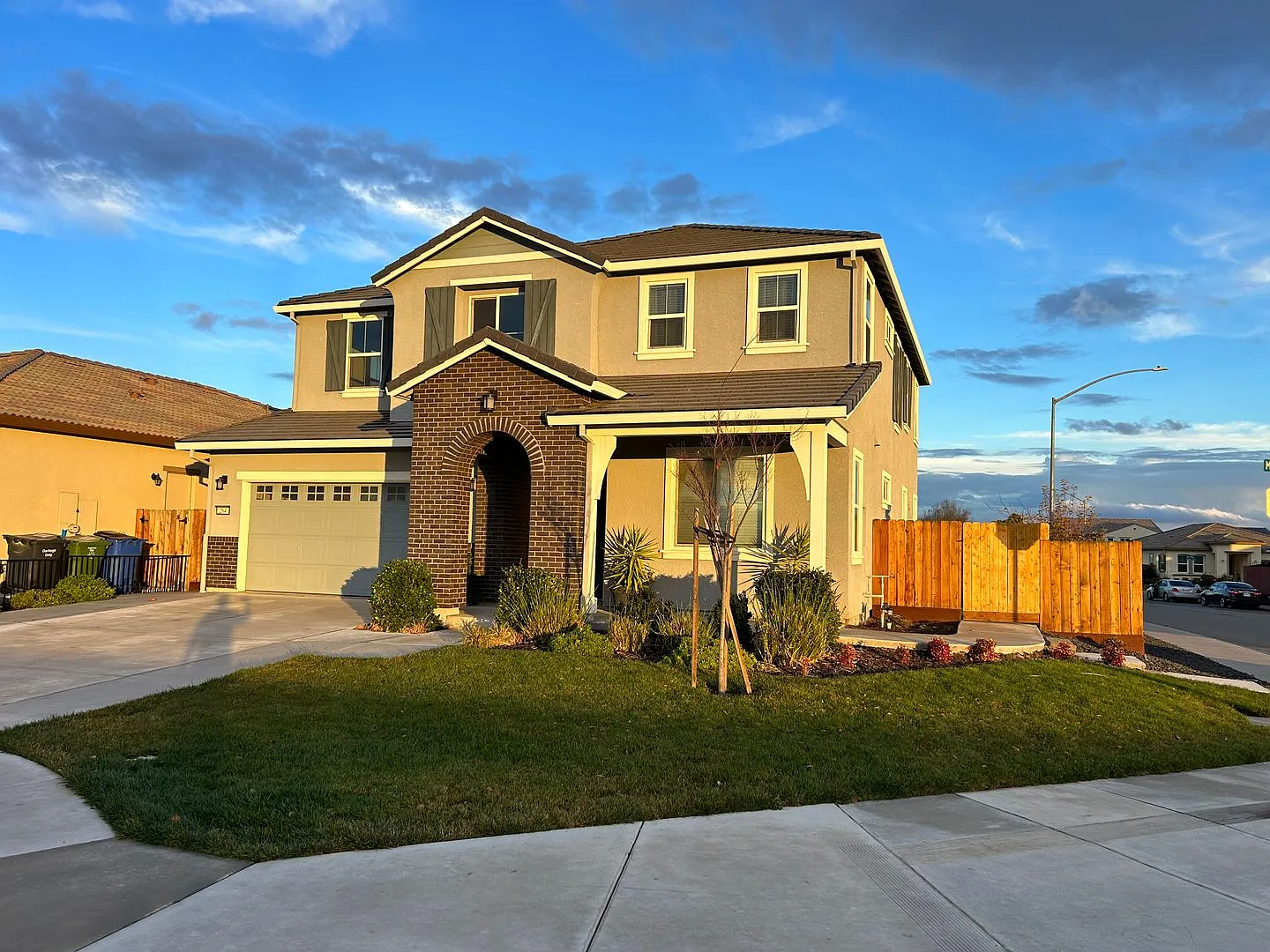 Stunning 5 Bedroom, 4 Bath Tracy Home / Best Property Management — Photo 2