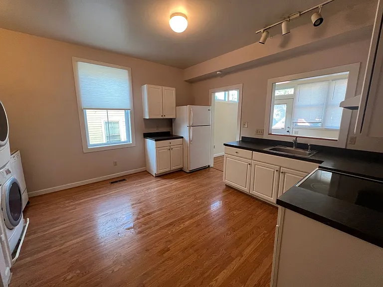 1122 Market St E — Photo 18