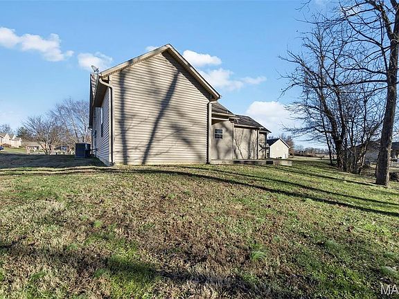 5th image of 161 Oak Creek Dr