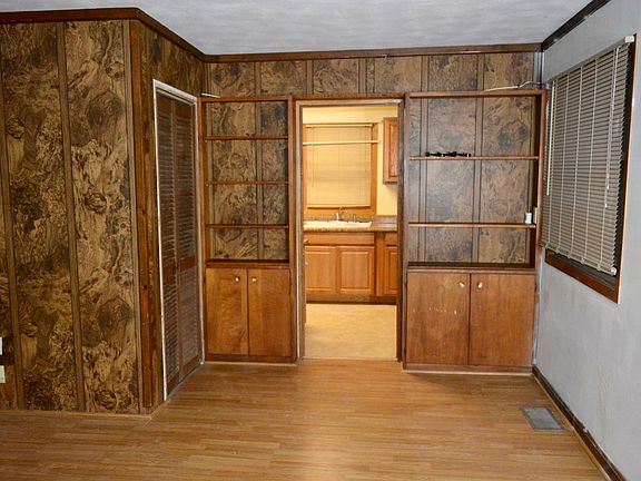 3rd image of 40 Golf View Ln